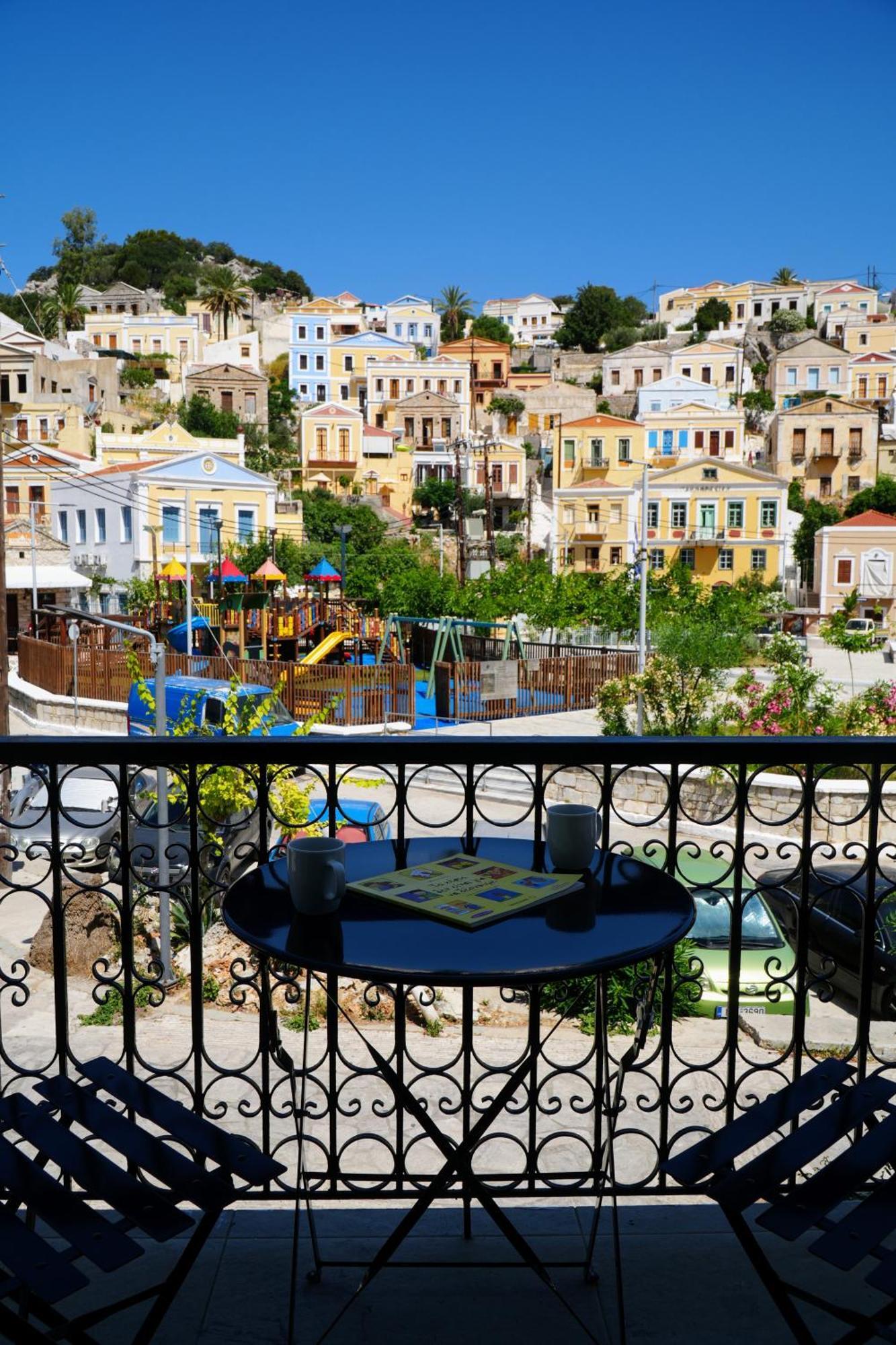 Symi Central Point المظهر الخارجي الصورة