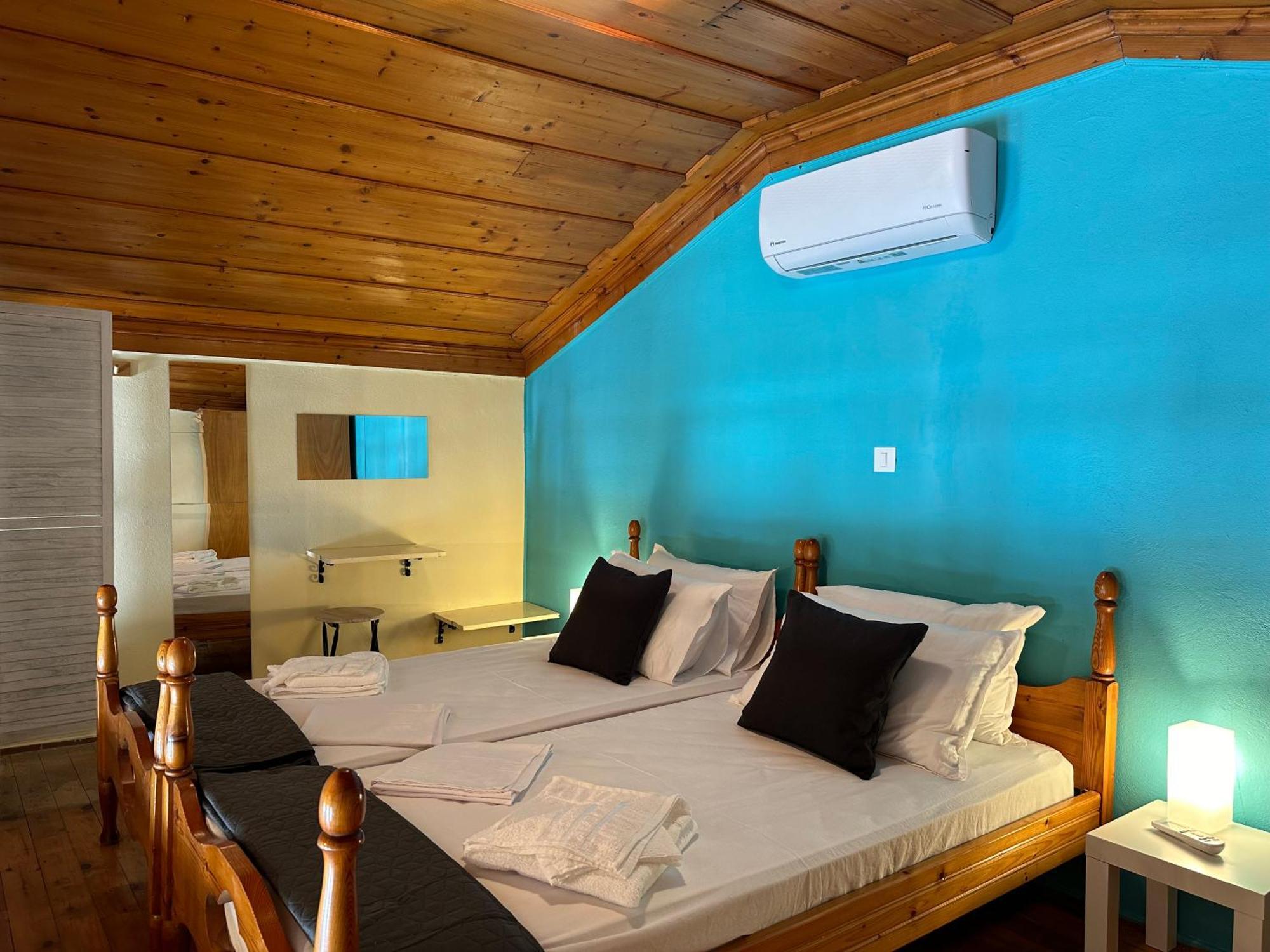 Symi Central Point المظهر الخارجي الصورة