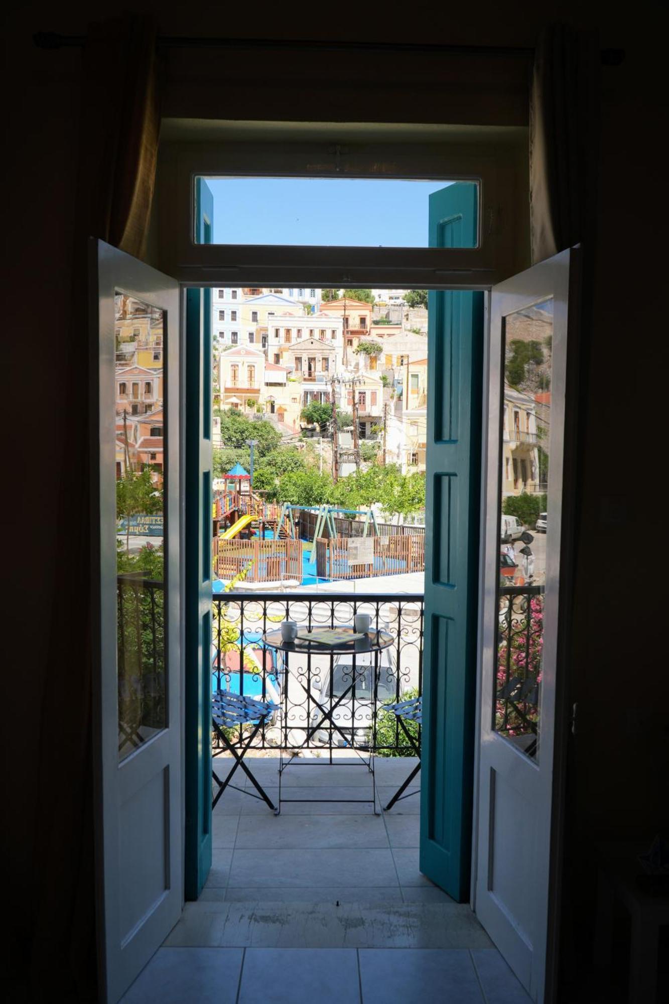 Symi Central Point المظهر الخارجي الصورة