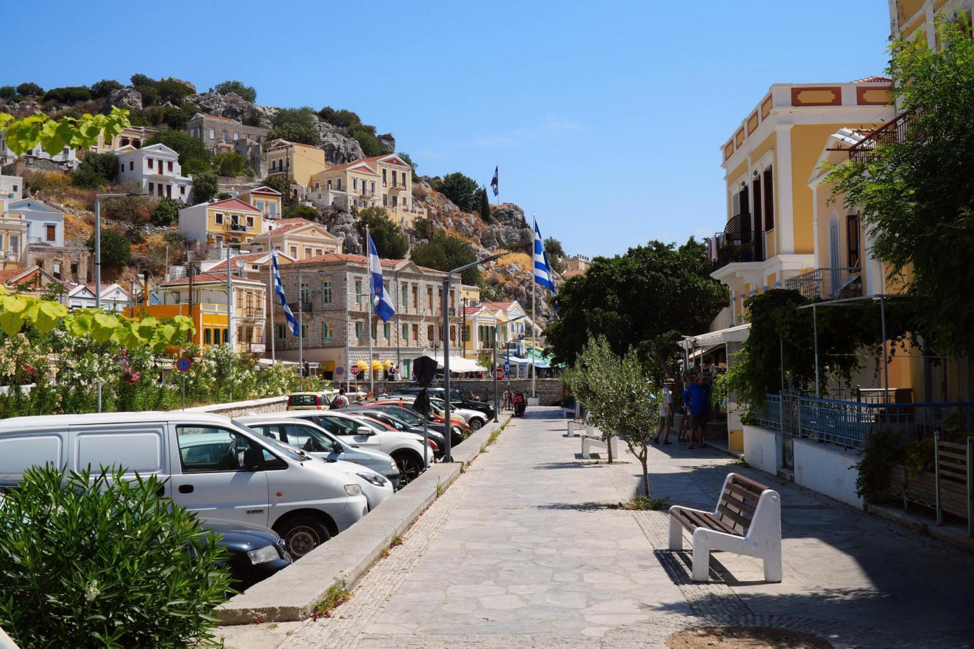 Symi Central Point المظهر الخارجي الصورة