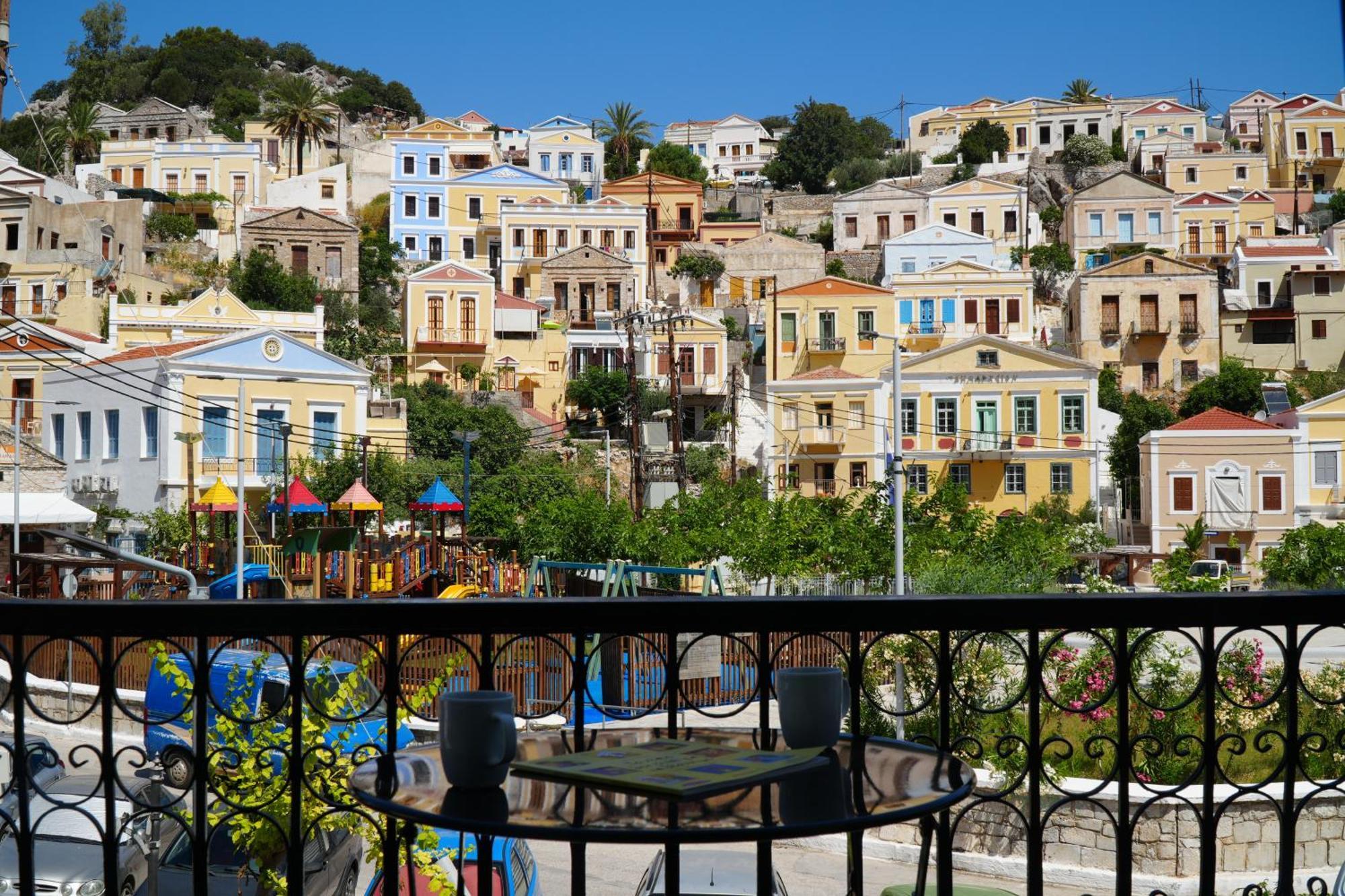 Symi Central Point المظهر الخارجي الصورة